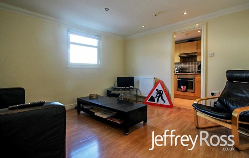 Connaught Road, Plasnewydd, Cardiff - Image 1